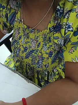 Snapshot of Queenlipx chatting on 17, 4, 2026 Queenlipx online show from 17, 4, 2026
