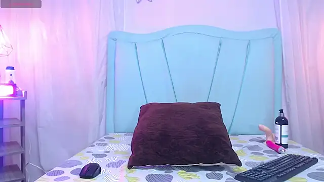 Snapshot of alma_ebony chatting on 7, 8, 2026 alma ebony online show from 7, 8, 2026