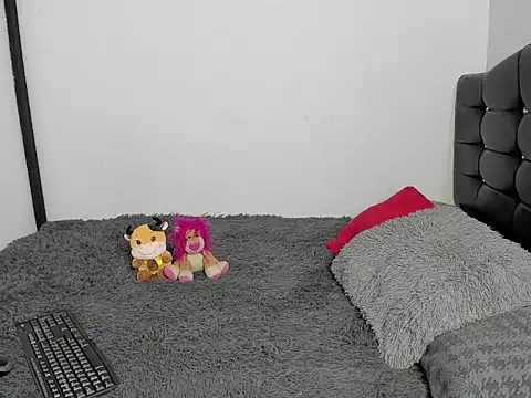 LatinaQueen23 online show from 9, 3, 2026