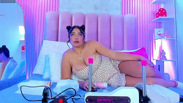 ArianaRougee online show from 4, 7, 2026