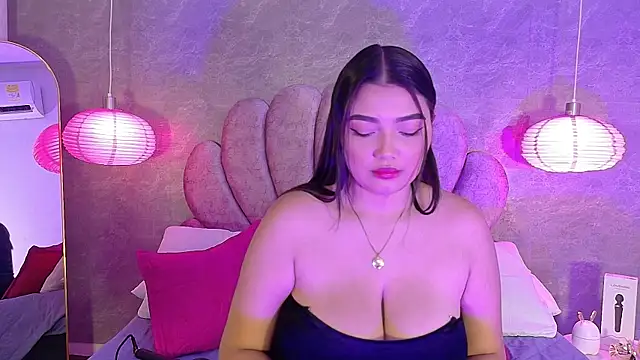 ArianaRougee online show from 11, 7, 2026