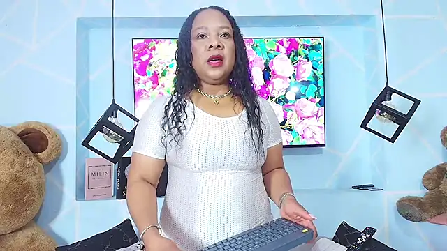 Snapshot of sharon_noa chatting on 27, 5, 2026 sharon noa online show from 27, 5, 2026