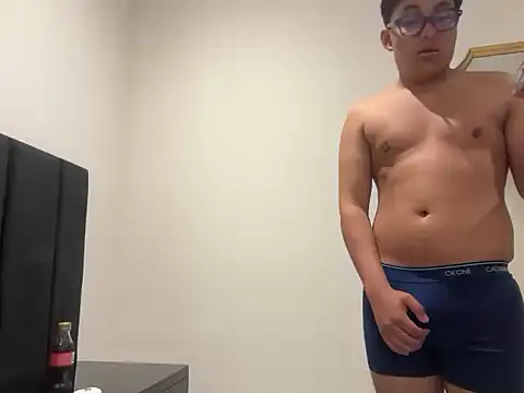 Snapshot of enzo_13 chatting on 3, 3, 2026 enzo 13 online show from 3, 3, 2026