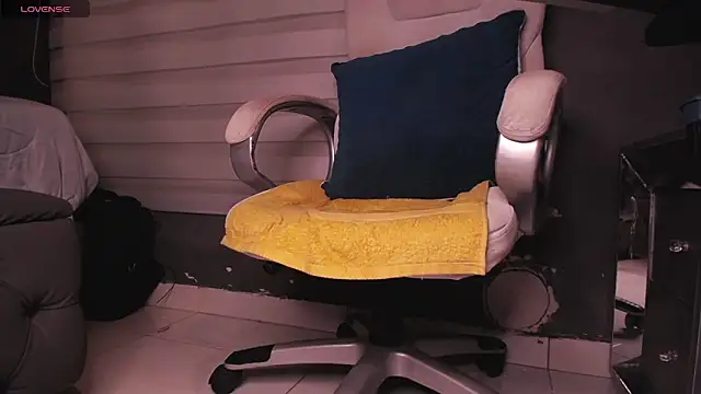 dirty 27cms online show from 19, 12, 2025