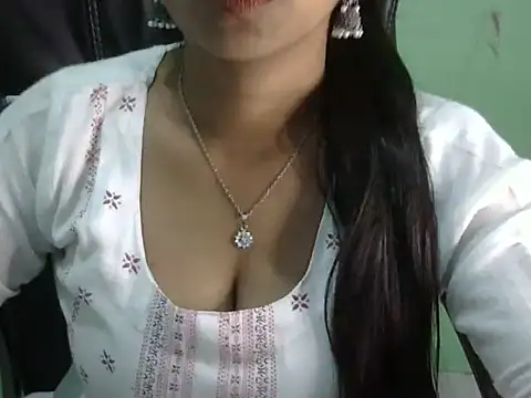 cute momo love online show from 7, 5, 2026