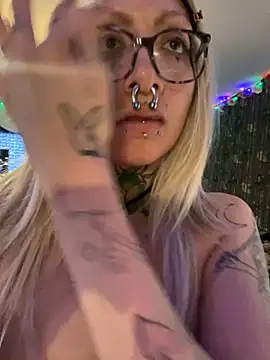 nightmar3doll online show from 15, 4, 2026