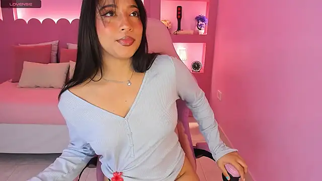 Snapshot of Holy_Lux chatting on 8, 4, 2026 Holy Lux online show from 8, 4, 2026