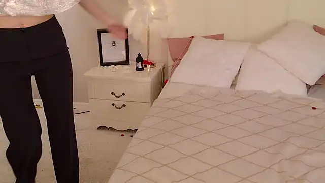 Snapshot of Lunaa_Babygirl chatting on 2, 4, 2026 Lunaa Babygirl online show from 2, 4, 2026