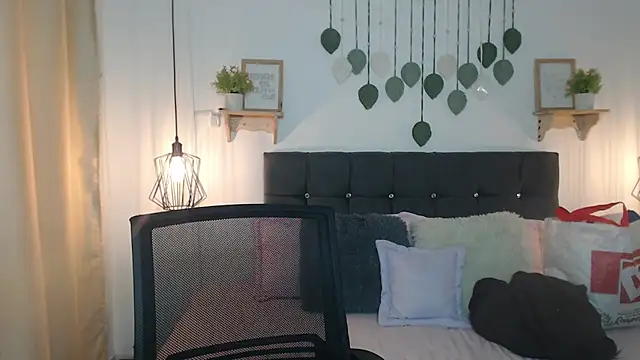 Emma hassani online show from 1, 4, 2026