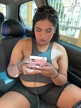 Nahomy firee online show from 8, 4, 2026