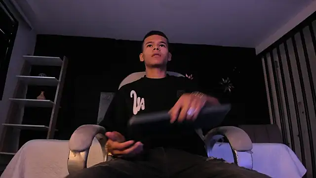 DylanRoyce  online show from 14, 4, 2026