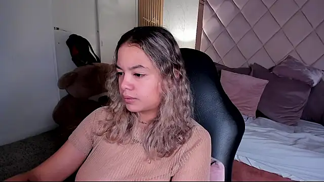 dulce lyraa1 online show from 22, 7, 2026