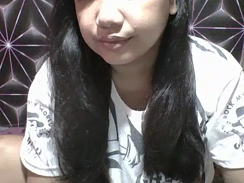 Snapshot of Flowerbebe chatting on 6, 4, 2026 Flowerbebe online show from 6, 4, 2026