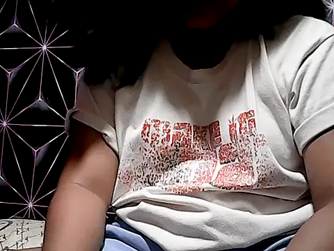 Snapshot of Flowerbebe chatting on 8, 6, 2026 Flowerbebe online show from 8, 6, 2026
