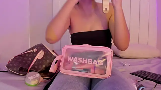 sophia walkett  online show from 25, 3, 2026