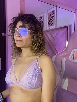 emilyjonesss  online show from 10, 4, 2026