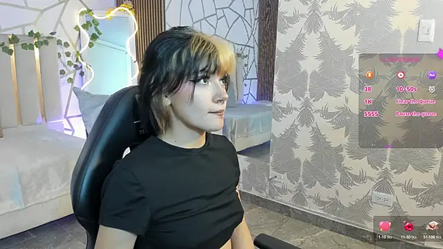 Snapshot of Cloee_tay1 chatting on 7, 6, 2026 Cloee tay1 online show from 7, 6, 2026