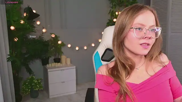 Sophie Peach  online show from 13, 4, 2026