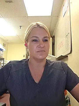 Snapshot of LadyB07 chatting on 5, 5, 2026 LadyB07 online show from 5, 5, 2026