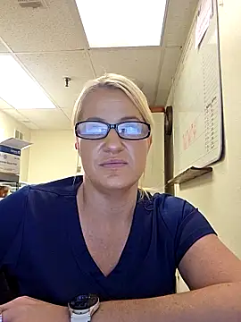 Snapshot of LadyB07 chatting on 7, 5, 2026 LadyB07 online show from 7, 5, 2026