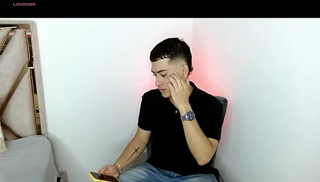 Snapshot of oliver___saint chatting on 1, 3, 2026 oliver saint online show from 1, 3, 2026