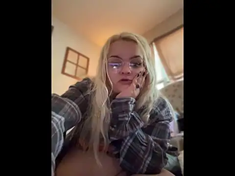 Snapshot of DaddysLakieBaby chatting on 7, 7, 2026 DaddysLakieBaby online show from 7, 7, 2026