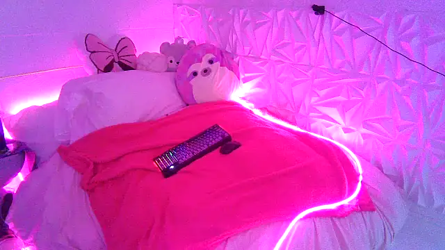 Snapshot of Moongirl117 chatting on 28, 2, 2026 Moongirl117 online show from 28, 2, 2026