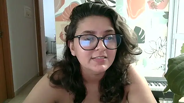 Snapshot of midsize_94 chatting on 5, 4, 2026 midsize 94 online show from 5, 4, 2026