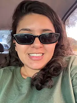 Snapshot of midsize_94 chatting on 15, 4, 2026 midsize 94 online show from 15, 4, 2026