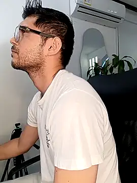 Snapshot of ritzabeth_daniel chatting on 4, 4, 2026 ritzabeth daniel online show from 4, 4, 2026