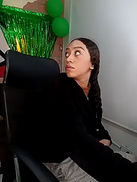 Snapshot of ritzabeth_daniel chatting on 5, 4, 2026 ritzabeth daniel online show from 5, 4, 2026