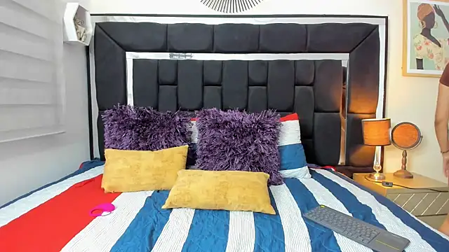 Tiana moon online show from 18, 4, 2026