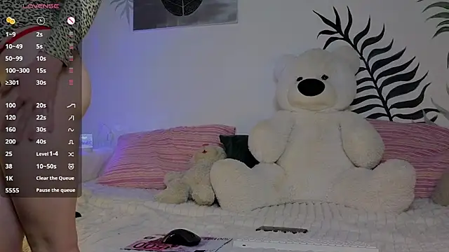 Milla Rose  online show from 28, 2, 2026