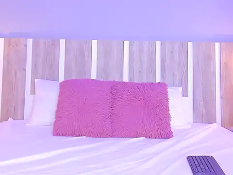 EmilySearss online show from 8, 3, 2026