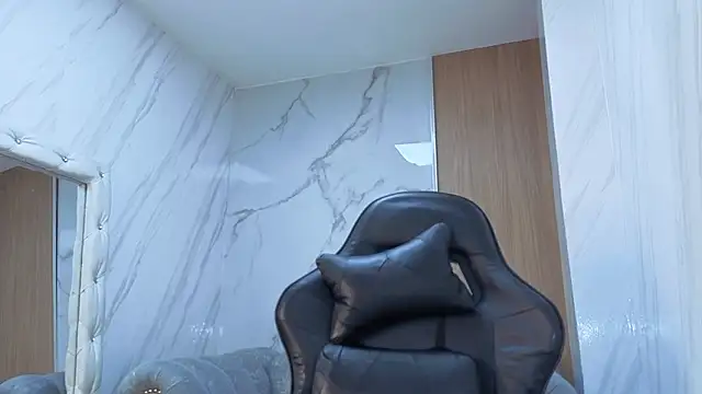 Lola roses tf online show from 16, 3, 2026