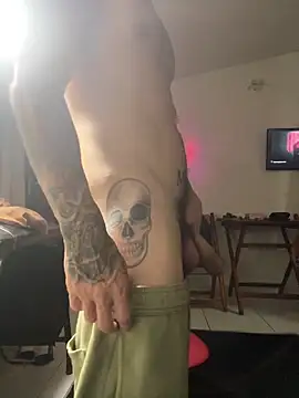 Snapshot of surftattoo chatting on 28, 4, 2026 surftattoo online show from 28, 4, 2026
