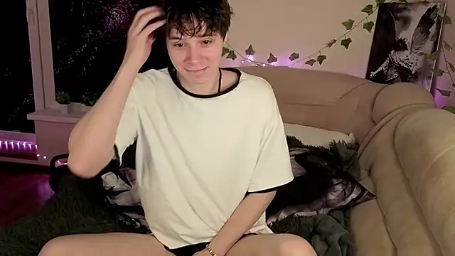Snapshot of AnthonyCuutie chatting on 17, 4, 2026 AnthonyCuutie online show from 17, 4, 2026