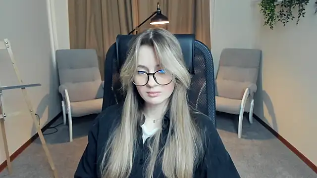 Snapshot of DortheaHupy chatting on 4, 3, 2026 DortheaHupy online show from 4, 3, 2026