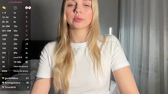 Snapshot of AlexaDeviliciouss chatting on 18, 4, 2026 AlexaDeviliciouss online show from 18, 4, 2026