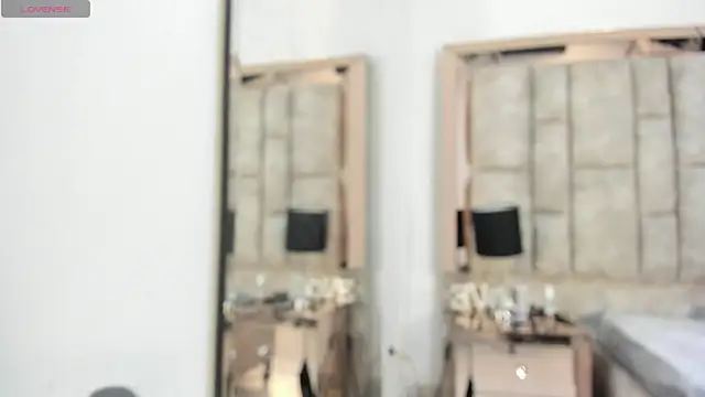 Titan Moreno  online show from 11, 4, 2026