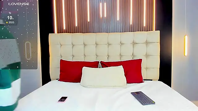 Snapshot of Zoee_cute_ chatting on 5, 3, 2026 Zoee cute online show from 5, 3, 2026