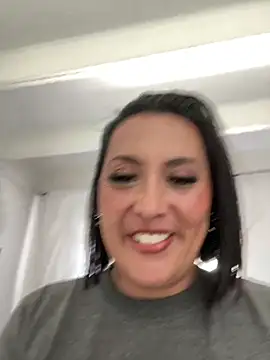 Snapshot of Valeriaa_cruz chatting on 2, 4, 2026 Valeriaa cruz online show from 2, 4, 2026