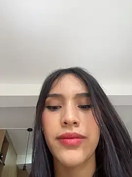 Mia-villalobos online show from 5, 4, 2026