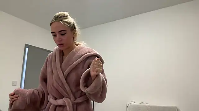 Naughtyblondex online show from 2, 4, 2026