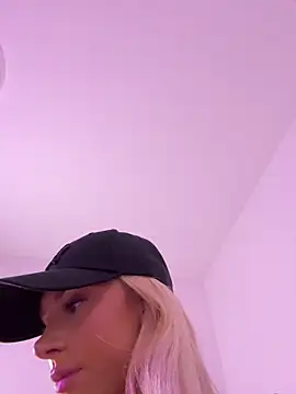 Naughtyblondex online show from 21, 4, 2026