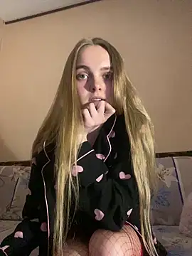 Snapshot of LunaVey chatting on 13, 5, 2026 LunaVey online show from 13, 5, 2026