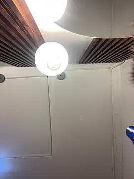 Emi rousse online show from 8, 4, 2026