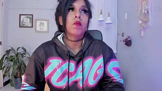 Nahomy Collins  online show from 7, 3, 2026