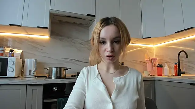 Snapshot of LinaKunilina chatting on 2, 3, 2026 LinaKunilina online show from 2, 3, 2026