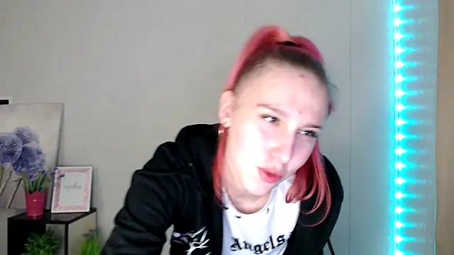 Scarlett lil online show from 14, 4, 2026